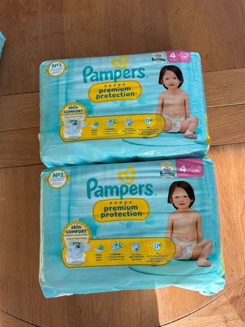 Lot 2 paquets couches Taille 4 Pampers 