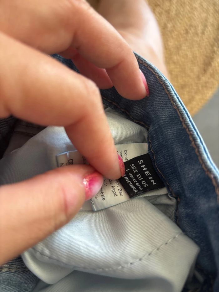 Jeans trouée - photo numéro 4
