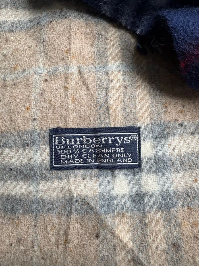 Écharpes BURBERRY – Originales – Déstockage final (30€ pièce) - photo numéro 2
