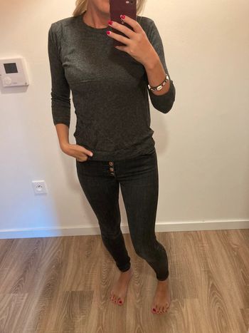 Pull et dentelle à l’arrière