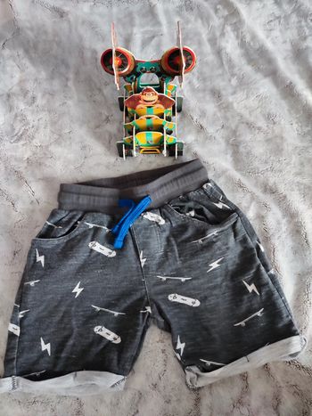 Short 3 Pommes taille 4/5 ans