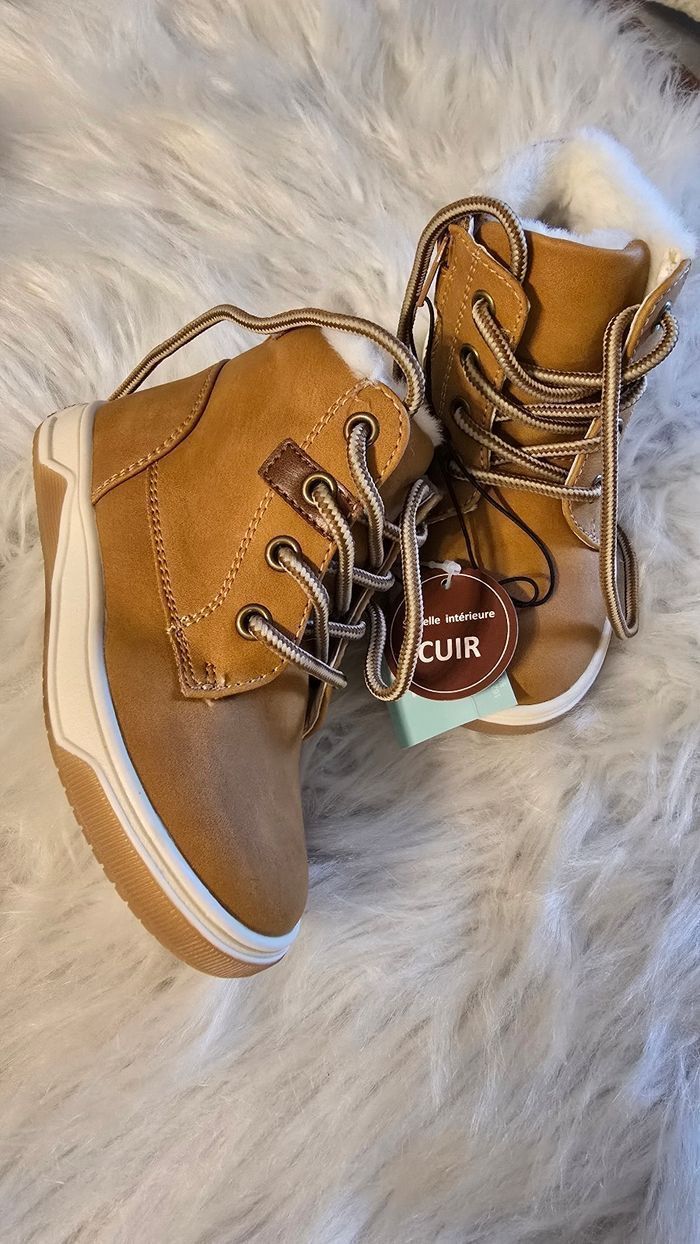 NEUVES  (non portées) 🏷😍🤩superbes bottines fourrées garçon pointure 24🤎🤎💙💙 - photo numéro 2