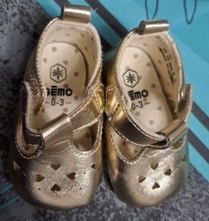 Lot de 4 paires de chaussures fille 0-3 mois TBE - photo numéro 5