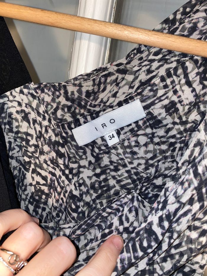 Robe en soie iro  Drapée Taille 34  valeur 279 euros - photo numéro 6