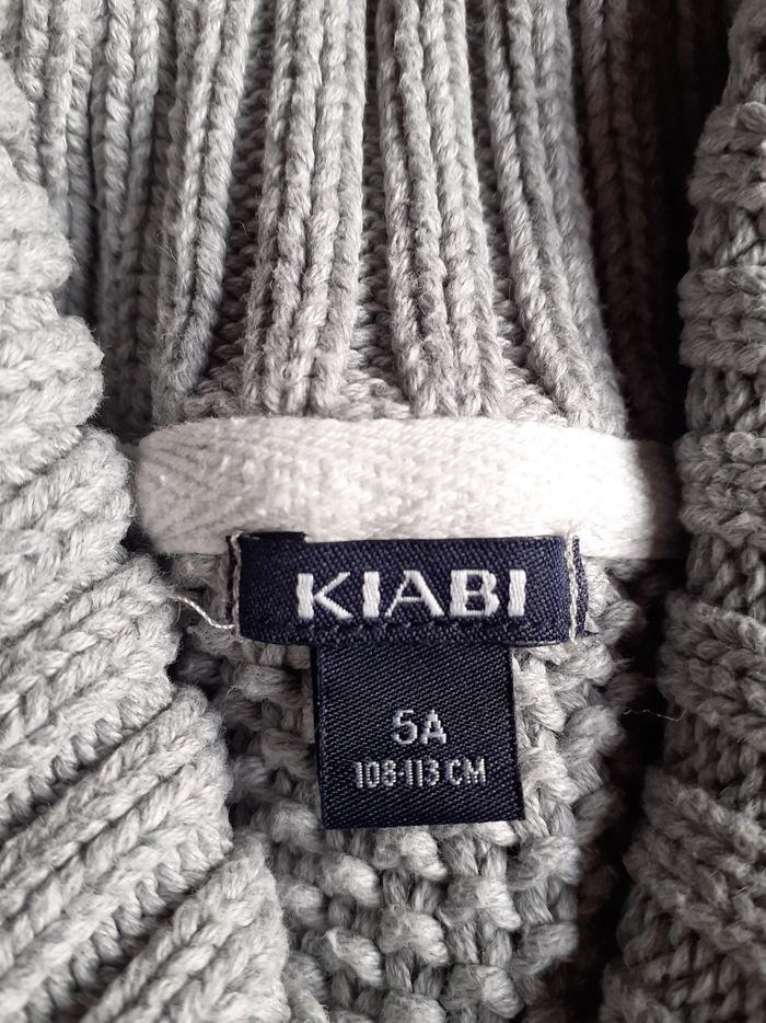 Gilet gris à boutons - photo numéro 2