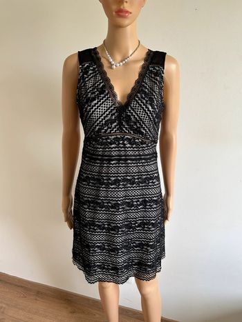 Robe noire et beige en dentelle Naf Naf taille 34 jamais portée