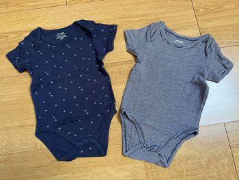 Lot de deux bodys manches courtes 6 mois