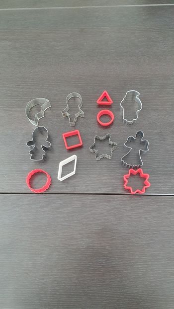 Lot de 12 emporte-pièce