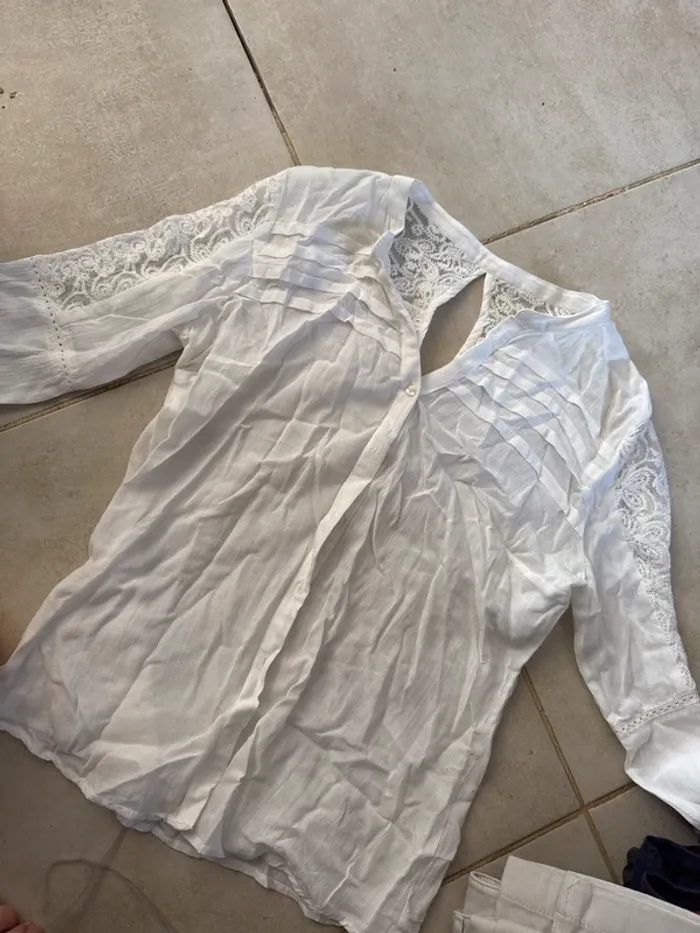 Blouse blanche élégante avec dentelle – taille femme - photo numéro 2