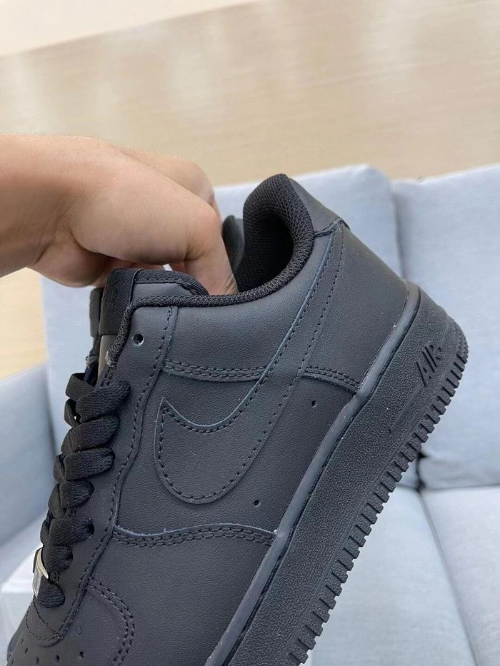 Nike Air Force 1 triple black taille:40 - photo numéro 5