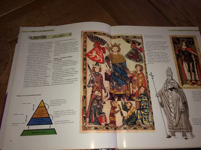 Livre le moyen âge - photo numéro 3