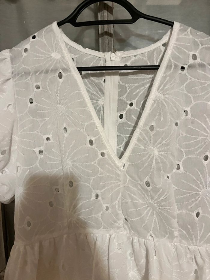 Petite robe en broderie anglaise - photo numéro 2
