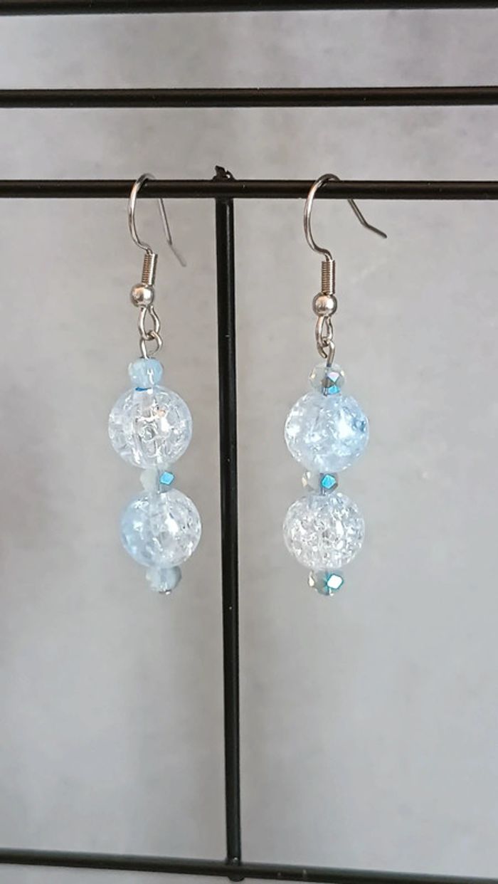 Jolie paire de boucles d'oreilles pendantes