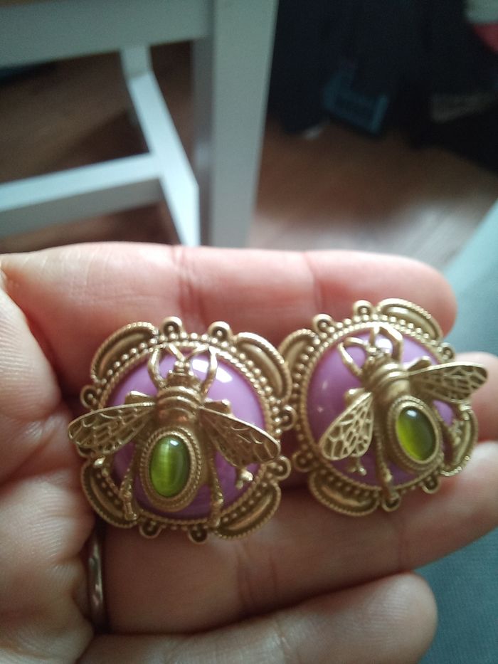 Boucle d'oreille abeille