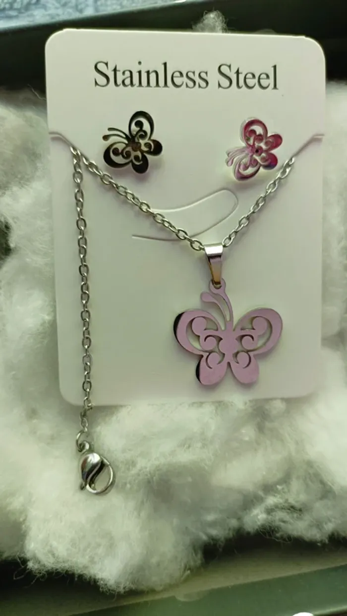 Parure chaîne pendentif et boucles d'oreilles papillon - photo numéro 2