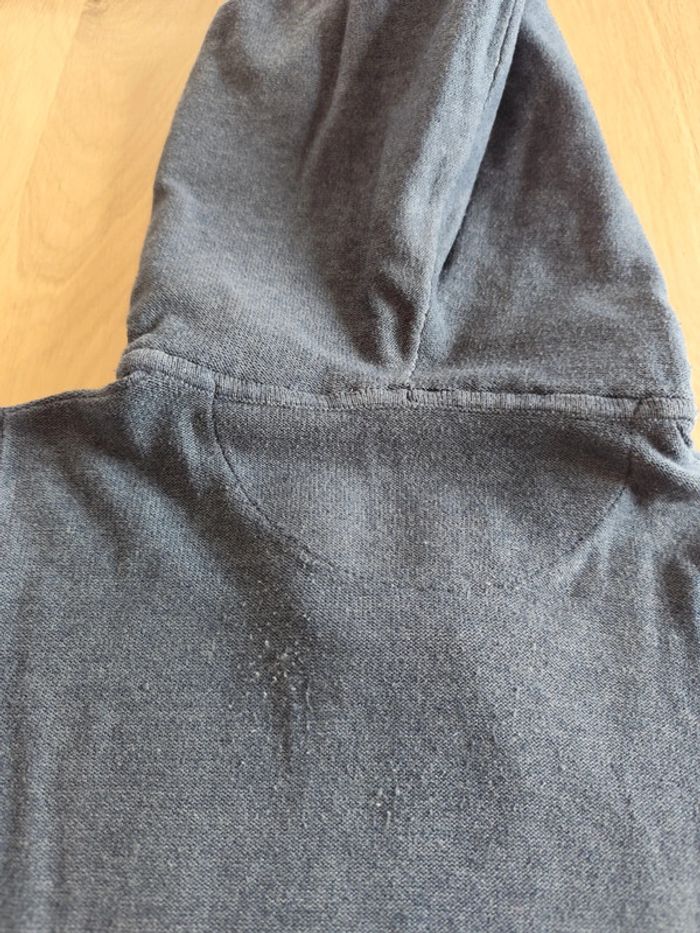 Pull a capuche 10ans - photo numéro 4