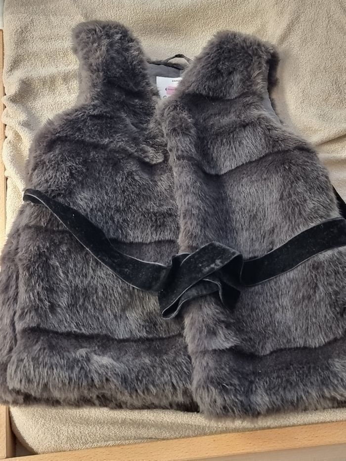 🩷⚘️🤩🤩SUPERBE GILET SANS MANCHE CHAUD ET DOUX 7 ANS FILLE (etat neuf )🤩😍🔥