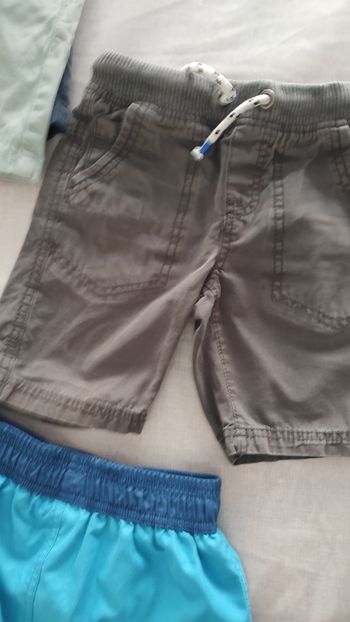 👖 Short / Bermuda garçon – 4 ans – Très bon état