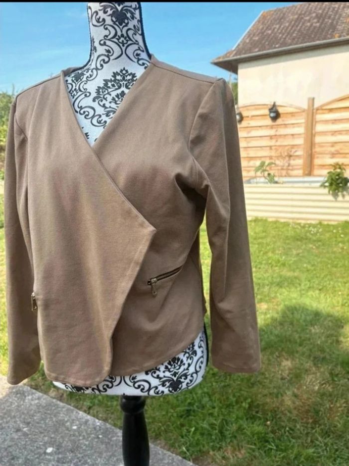 Élégance Minimaliste - Veste blazer Croisée Taupe Chic - photo numéro 5