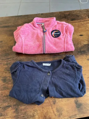 Lot de 2 gilets fille 4 ans