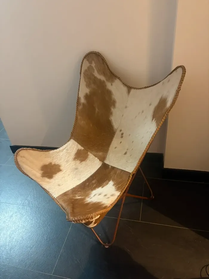 Vlinderstoel met koeienhuid - photo numéro 3