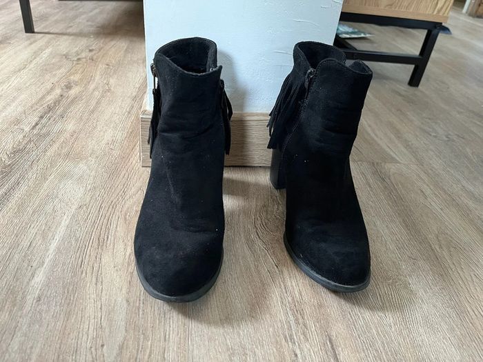 Bottines femme couleur noir taille 38 bon état pas de marque