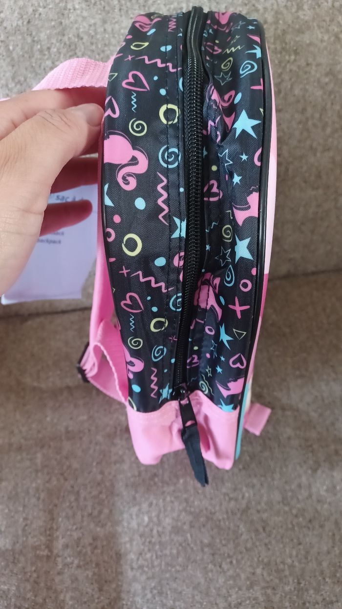 Sac à dos fille barbie neuf avec étiquette 🏷 - photo numéro 7