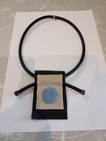 Collier caoutchouc gris noir