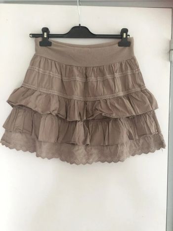 Jupe beige à volants