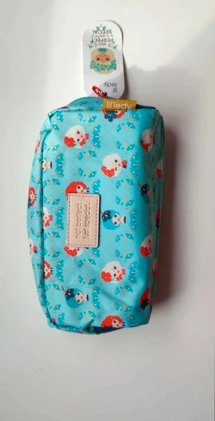 Grosse trousse bleu turquoise, Not perfect, just special