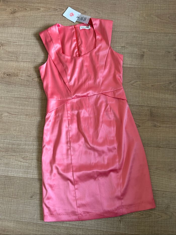 Robe rose corail satinée neuve sans manches Naf Naf taille 38 - photo numéro 7