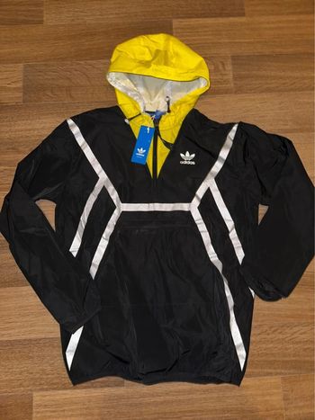 Tres belle veste coupe vent adidas taille M