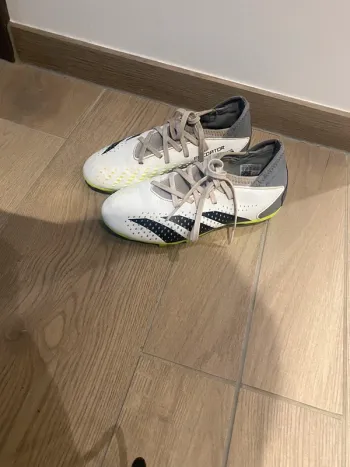 Crampons adidas prédator taille 35