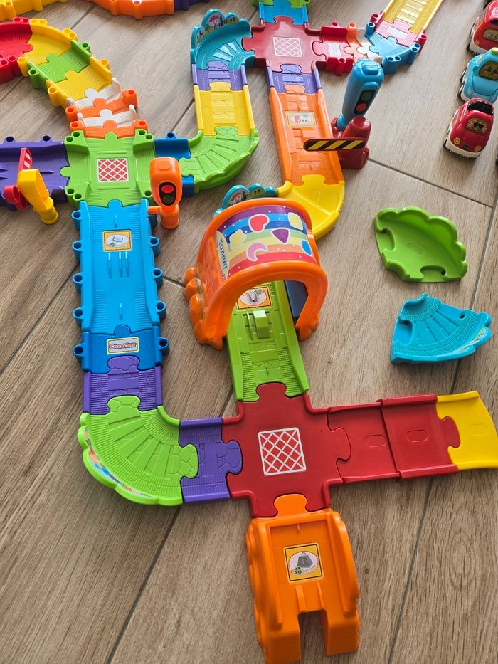 Circuit Tut tut Bolide avec garage et aéroport - photo numéro 5