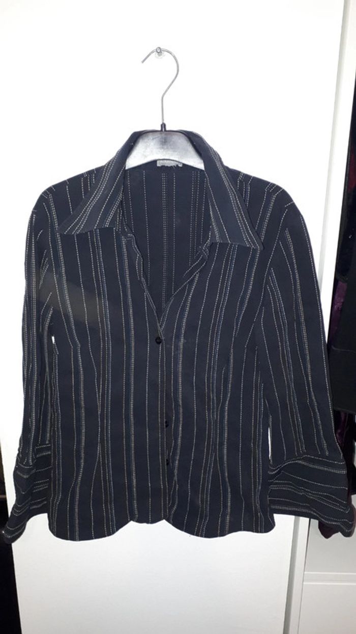 Chemise noire à rayures