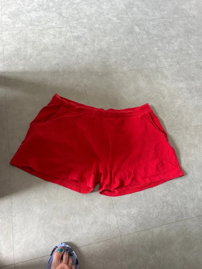 Short rouge - photo numéro 2