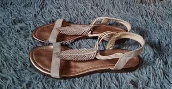 Sandales beige avec strass 40