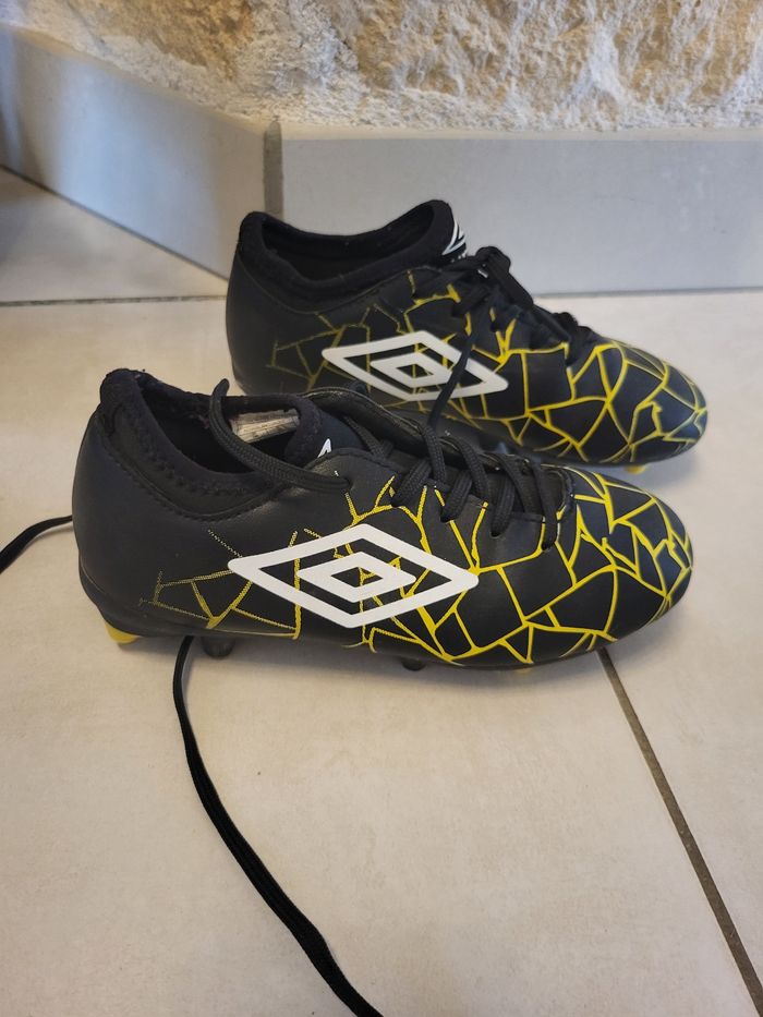 Belles chaussures de foot taille 31