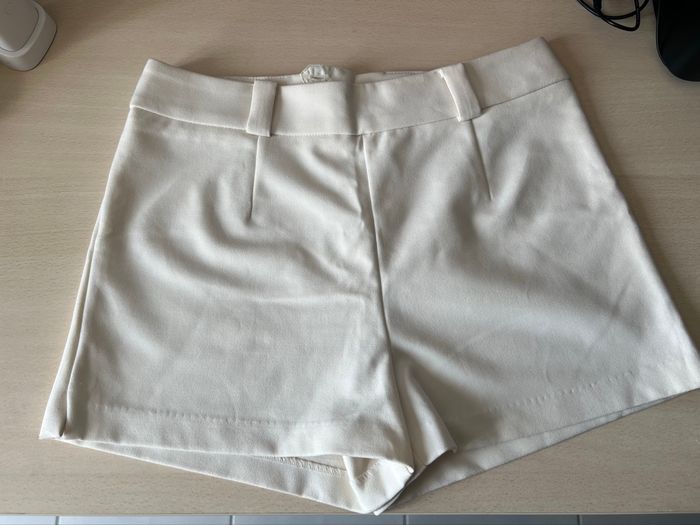 Short taille haute écru H&M taille 40