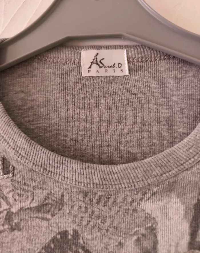 Adorable tee-shirt gris vintage Sarah d Paris taille 36 ou S - photo numéro 2