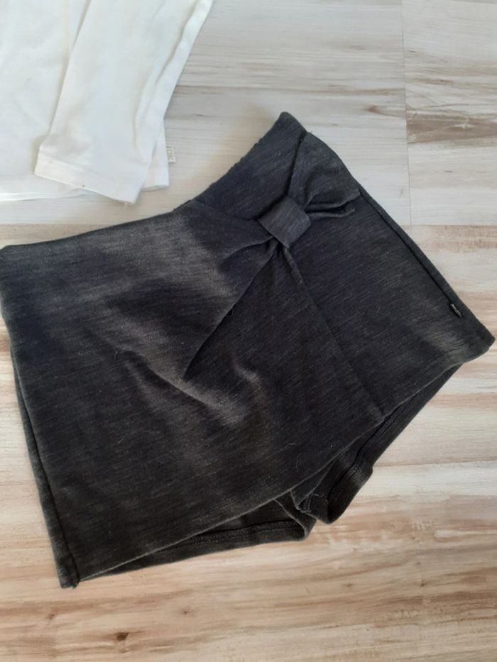 Jupe short + Tshirt manches longues - photo numéro 2