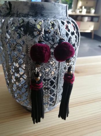 Boucles pompons bordeaux fait main