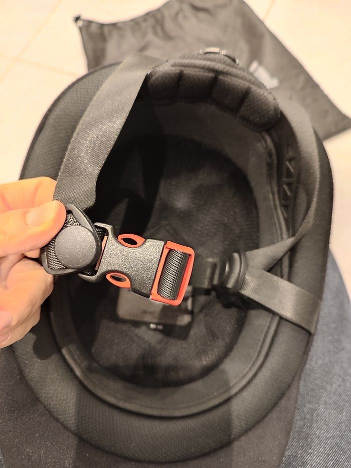 Casque d'équitation utilisé 2 fois - photo numéro 3