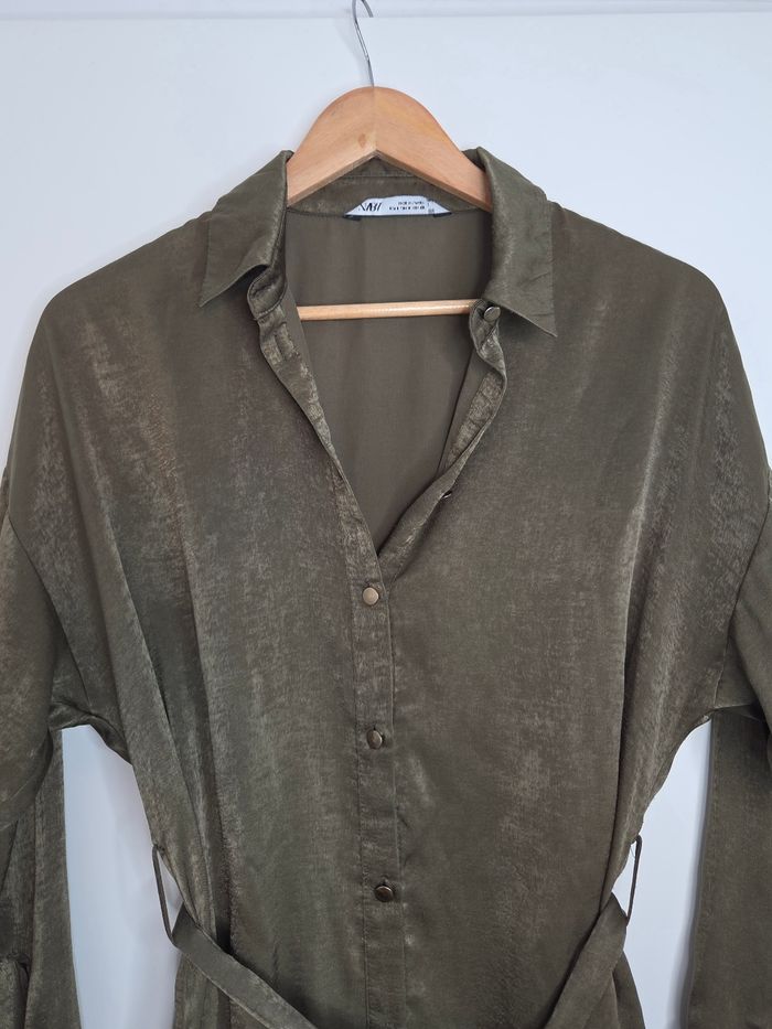 Robe Zara style chemise kaki satinée Taille S - photo numéro 3