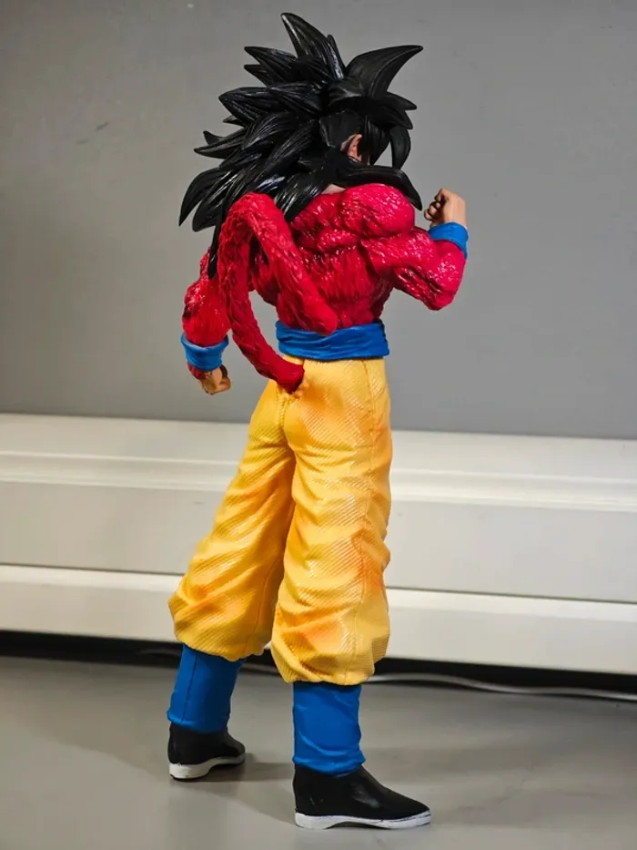 Figurine Dragon Ball GT : Goku SSJ4 30cm neuve sans boîte - photo numéro 5