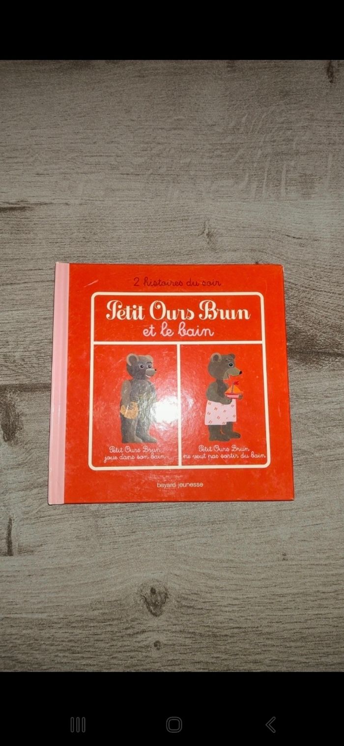Livre petit ours brun
