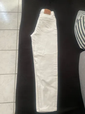 Jean LEVIS blanc