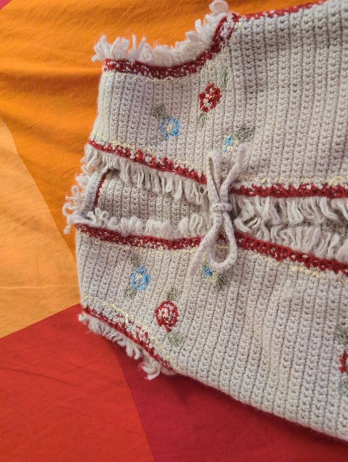 Bolero brodé laine a beige rouge fleurs - photo numéro 4