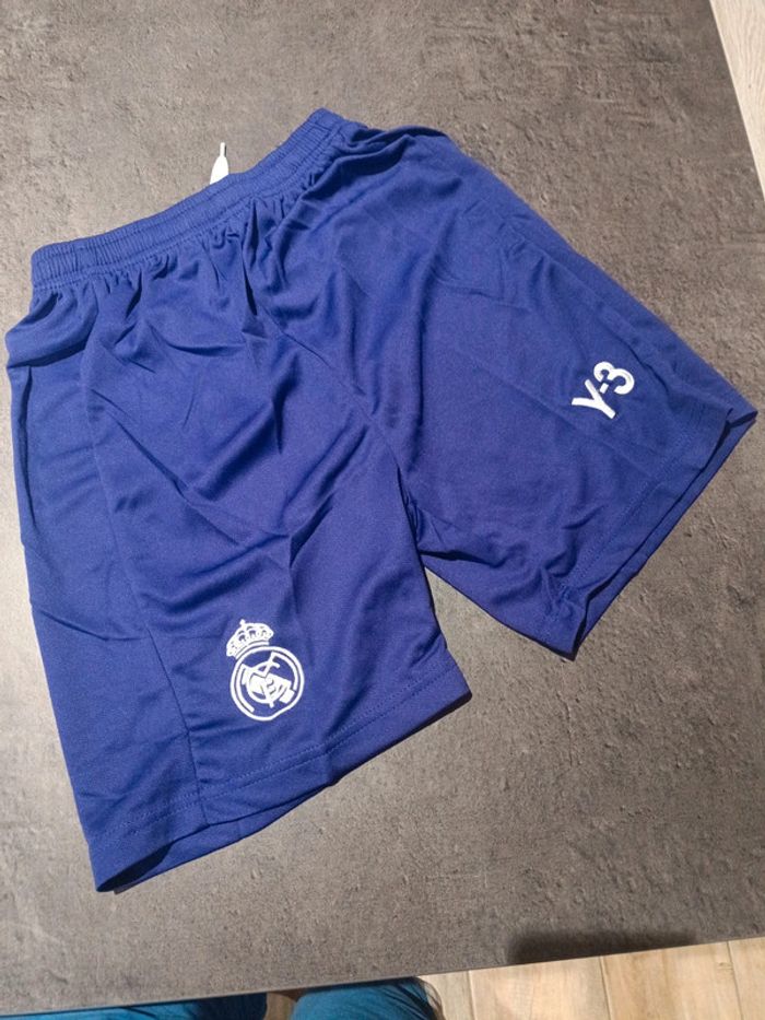 Tenue foot Real Madrid violet 120 ans. T.26 - photo numéro 3