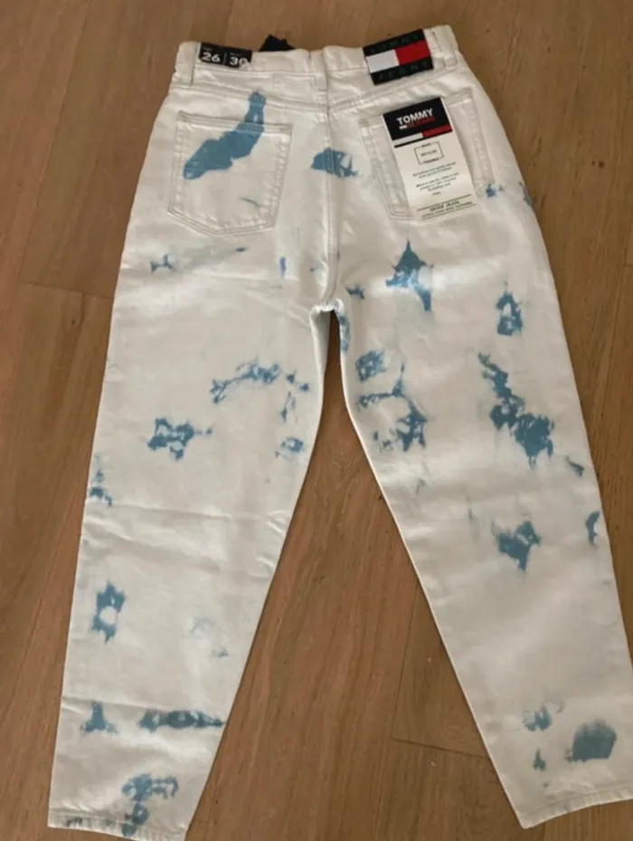 Tommy Hilfiger Mom Jean tie and dye blanc bleu clair - photo numéro 2